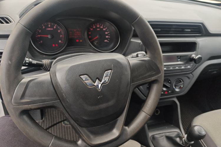 Used Wuling Hongguang 2019 1.5L S Basic Version China VI Standard LAR
