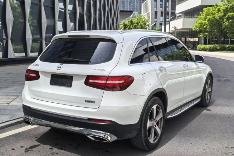 Used Mercedes-Benz GLC 2016 GLC 260 4MATIC Luxury Model Exterior 2