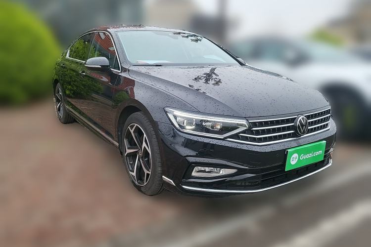 Used Volkswagen Magotan 2025 Zhongxiang Version 330TSI DSG Luxury Edition Front Right 45 Deg