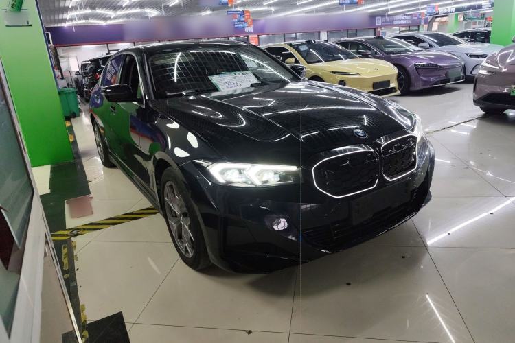 Used BMW i3 2022 eDrive 35 L Front Right 45 Deg