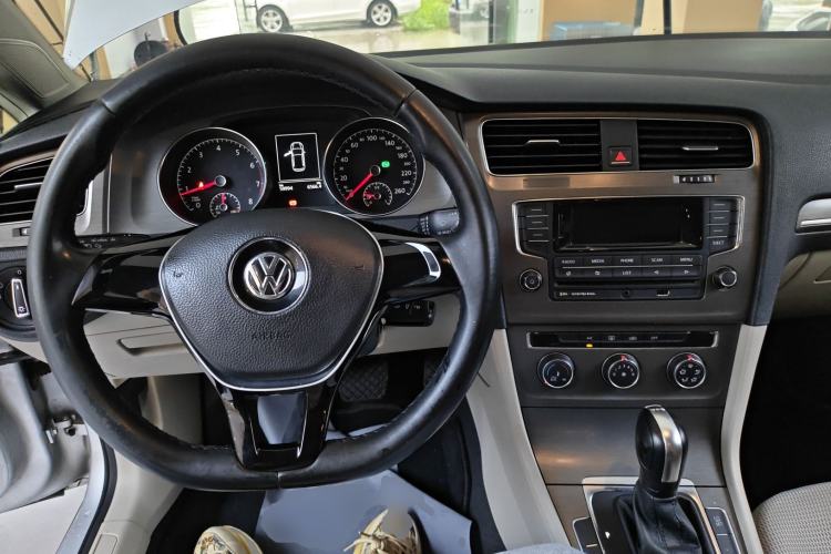 Used Volkswagen Golf 2014 1.4TSI Automatic Comfort Model Center Console