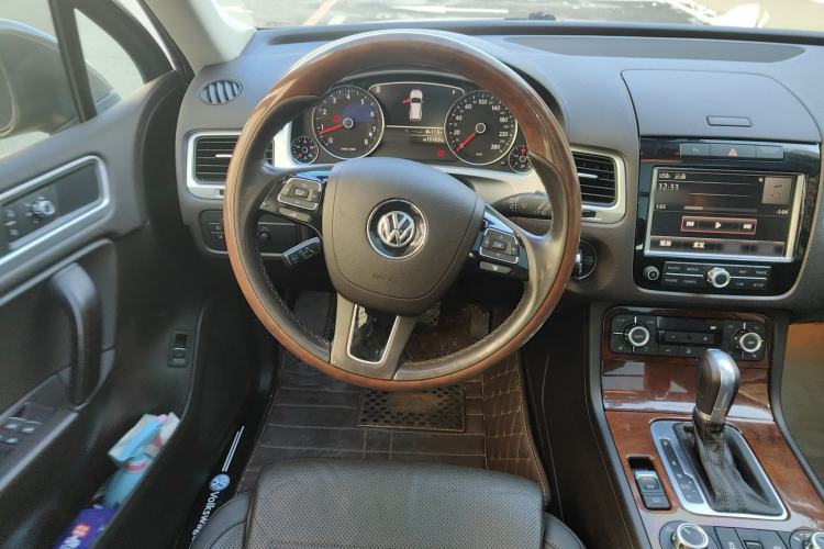 Used Volkswagen Touareg 2015 3.0 TSI Comfort Model