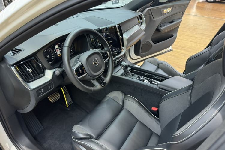 Used Volvo XC60 2021 T5 4x4 Smart & Advanced Sport Edition Interior 11