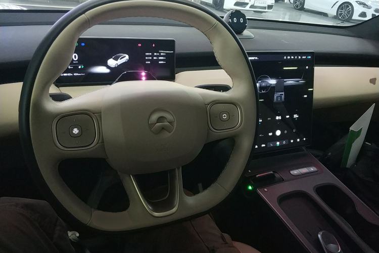 Used Nio ET5 2022 75 kWh Center Console