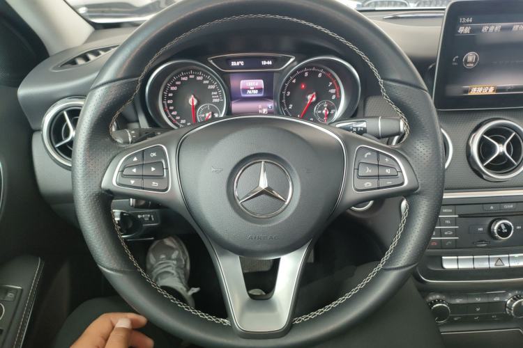 Used Mercedes-Benz GLA 2017 GLA 200 Sport Edition Steering Wheel