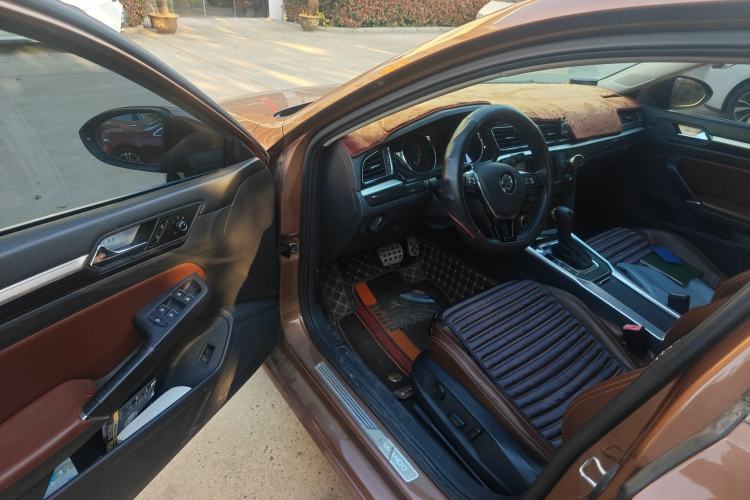 Used Volkswagen Lamando 2015 280TSI DSG Luxury Edition
