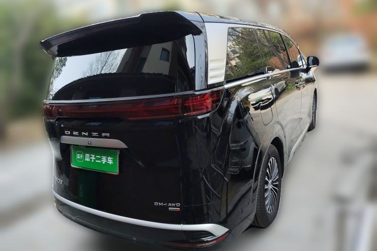 Used Denza D9 2025 DM-i Smart Drive 1020 Four-Wheel Drive Deluxe Model
