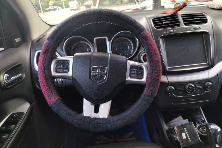 Used Dodge Journey 2013 2.4L Two-Wheel Drive Luxury Version