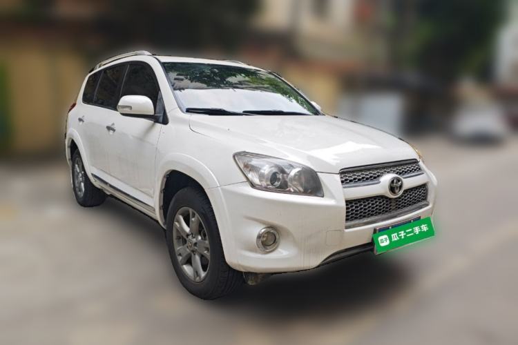 Used Toyota RAV4 2012 Luxurious 2.4L Automatic 4x4 with Stylish Features
