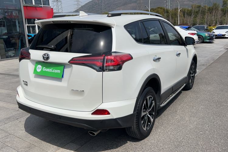 Used Toyota RAV4 2019 2.0L CVT Two-Wheel Drive Luxury Version China VI Standard