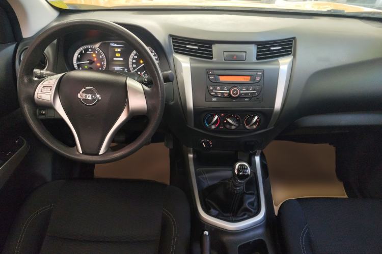 Used Nissan Navara 2021 2.5L Facelift Manual Transmission 4x4 Comfort Version QR25
