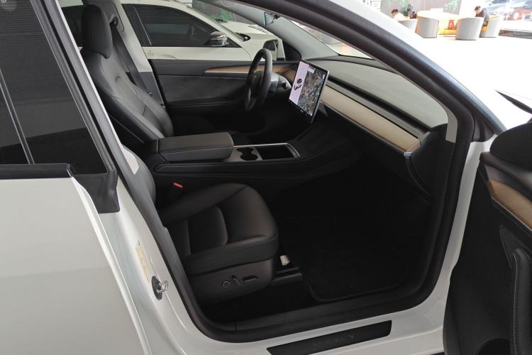 Used Tesla Model Y 2021 Long-Range All-Wheel-Drive Version Right Front Seat