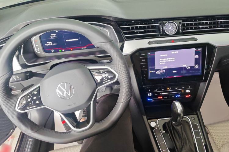 Used Volkswagen Magotan 2025 Revised Version 2 Zhongxiang Edition 330TSI DSG Luxury Trim Center Console