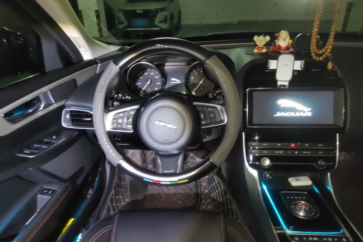 Used Jaguar XEL 2019 2.0T 200 PS Luxury Edition Steering Wheel