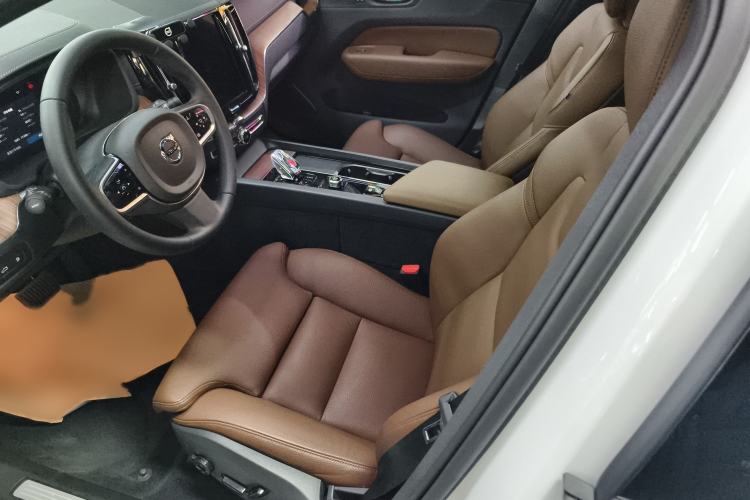 Used Volvo XC60 New Energy 2025 Plug-in Hybrid Long-Range All-Wheel Drive Smart & Luxurious Edition
