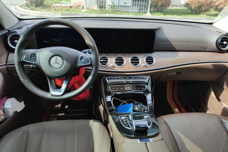 Used Mercedes-Benz E-Class 2017 E 300 L Luxury Model Center Console