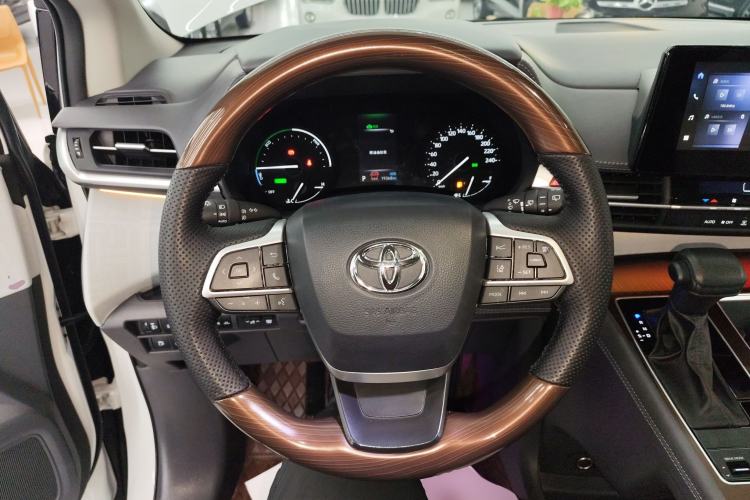 Used Toyota Granvia 2024 2.5L Hybrid Comfort Edition