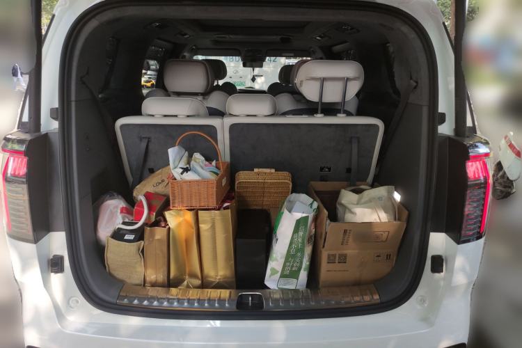 Used Zeekr 009 2024 7-Seater Walk-Through Version Four-Wheel Drive 108 kWh
