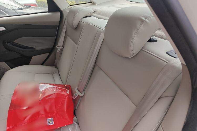 Used Ford Focus 2012 Sedan 1.6L Manual Comfort Model
