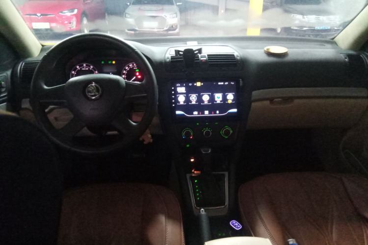 Used Skoda Octavia 2015 Classic Model 1.6L Automatic Yijie Version Center Console