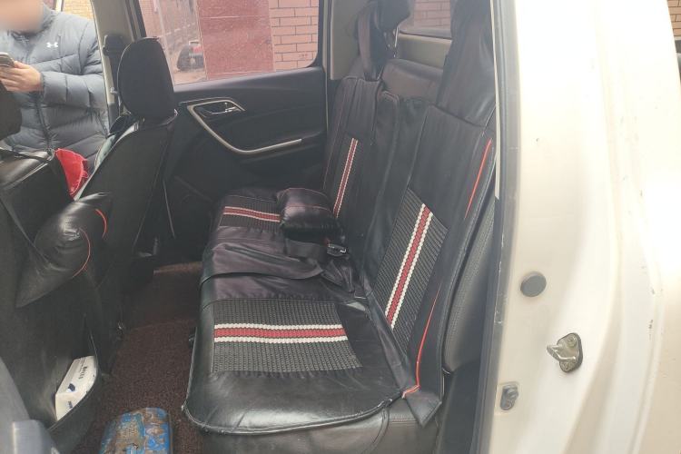 Used JMC Yuhu 3 2018 2.5T Diesel Two-Wheel Drive Advanced Version with Long Wheelbase
