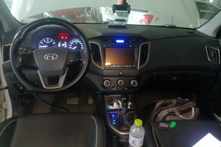 Used Hyundai ix25 2015 1.6L Automatic Two-Wheel Drive Fashionable GS Model Center Console