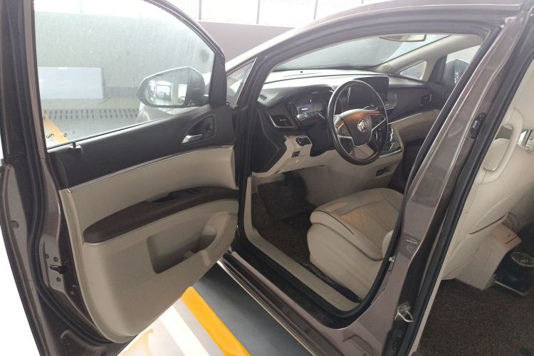 Used Buick GL8 2023 Land Executive Class 652T Luxury Model
