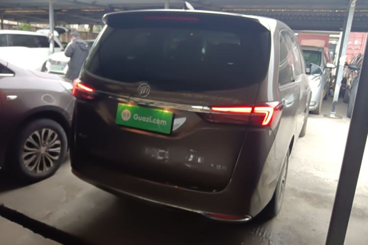 Used Buick GL8 2023 Facelifted Land Cruiser Executive Luxury Version
