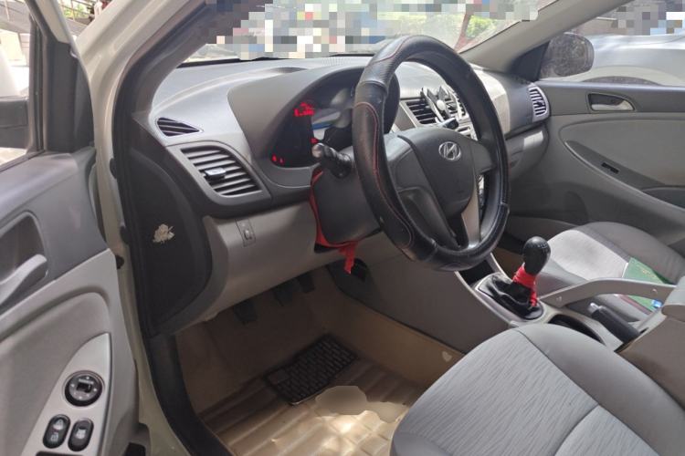 Used Hyundai Verna (older generation) 2014 1.4L Manual Smart GLS Trim Driver Seat