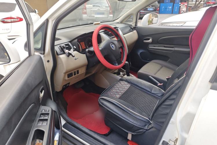 Used Venucia R50 2014 1.6L Automatic Splendid Edition