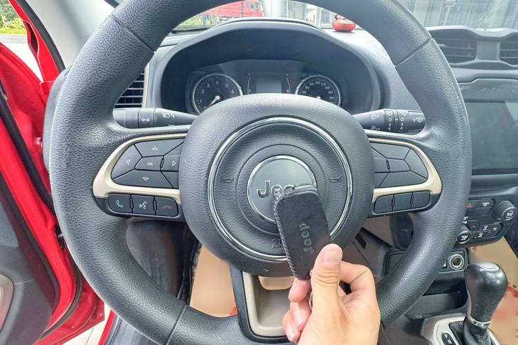 Used Jeep Renegade 2018 Connected Large Screen Version 180T Automatic High-Energy Edition