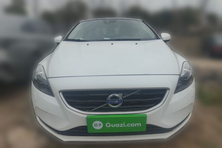 Used Volvo V40 2015 1.6T Zhiyi Edition
