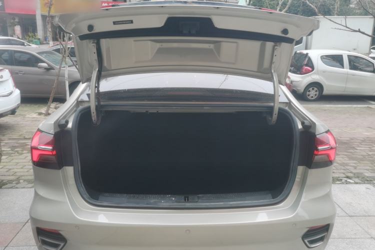 Used Roewe i5 2021 1.5L CVT Diamond Edition
