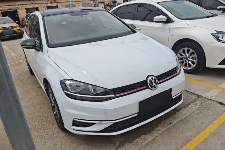 Used Volkswagen Golf 2020 200TSI DSG Comfortable and Ambitious Edition Front Right 45 Deg