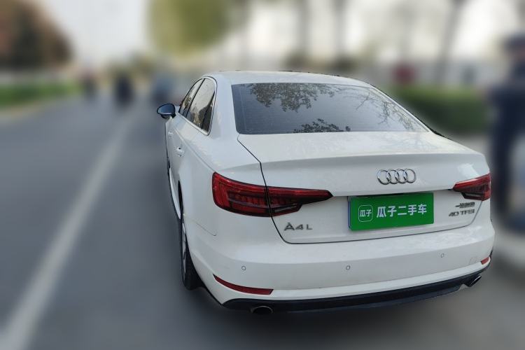 Used Audi A4L 2017 40 TFSI Ambition Edition
