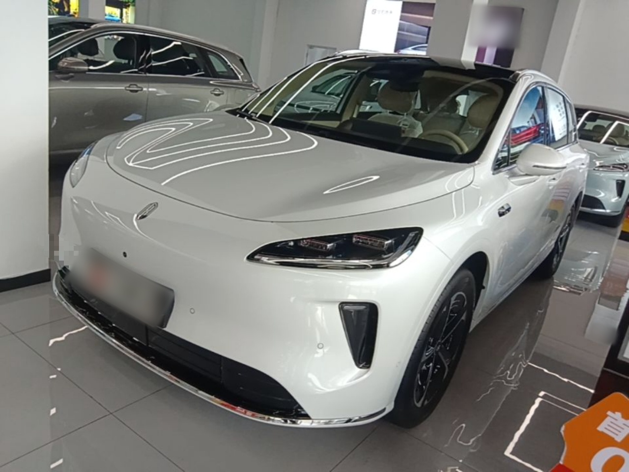 Unter der Vorderseite des Autos