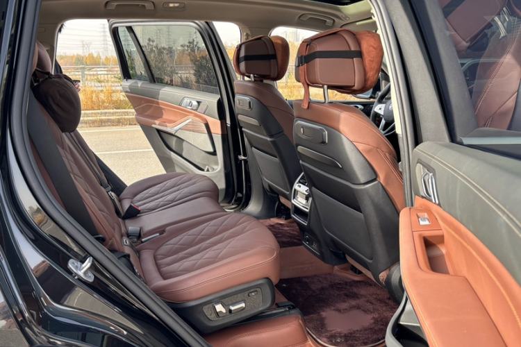 Used BMW X7 2023 xDrive40i Luxury Package with Leading Features