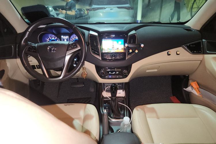 Used CHANGAN Eado 2016 1.6L Automatic Trend Model Center Console