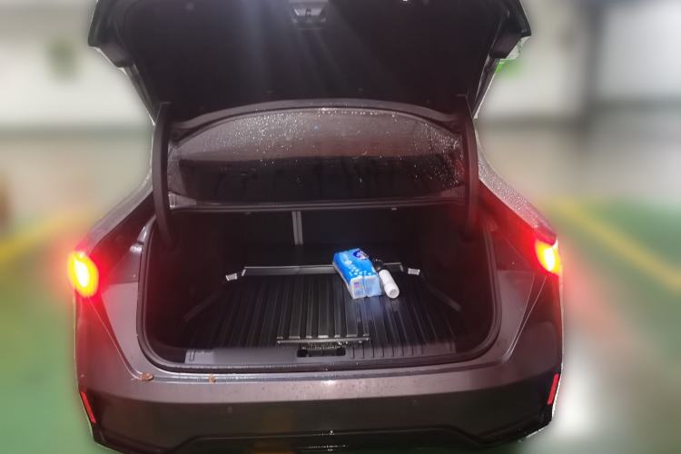 Used Lynk & Co 07 2024 EM-P 126 Long-Range Halo Trunk