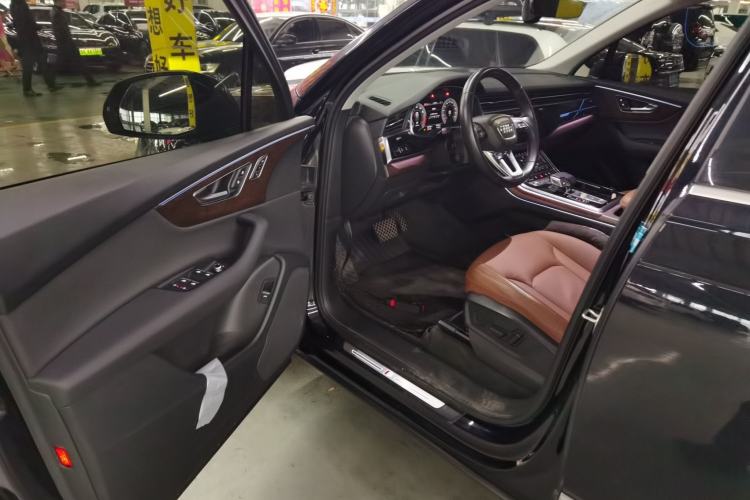 Used Audi Q7 2021 45 TFSI quattro S line Sport model
