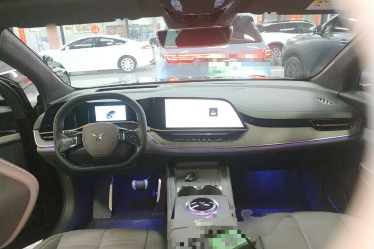 Used Hongqi Tiangong 08 2025 680 Ultra Four-Wheel-Drive Version Center Console