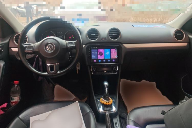 Used Volkswagen Jetta 2013 1.6L Automatic Luxury Model Center Console
