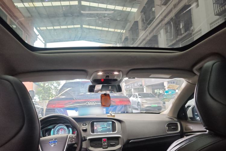 Used Volvo V40 2016 T4 Smart Luxury Edition