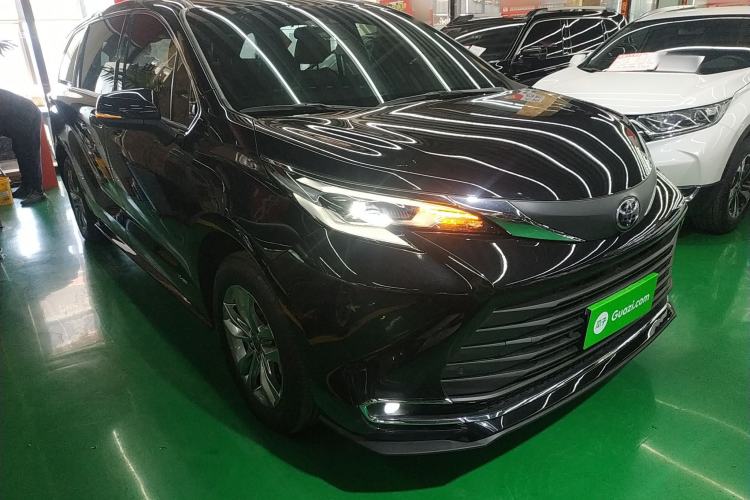 Used Toyota SIENNA 2024 2.5L Hybrid Comfort Edition Front Right 45 Deg