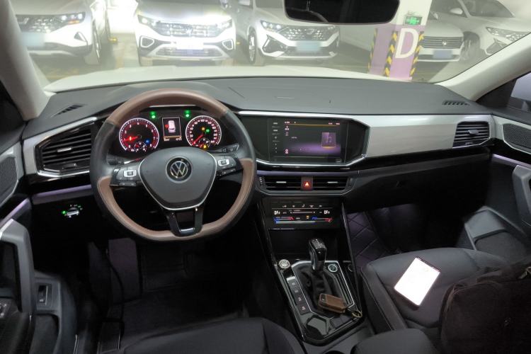 Used Volkswagen Tayron 2022 280TSI Two-Wheel Drive Luxury Smart Connectivity Version Center Console