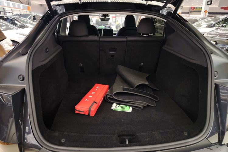 Used Tesla Model Y 2025 Rear-Wheel-Drive Version
