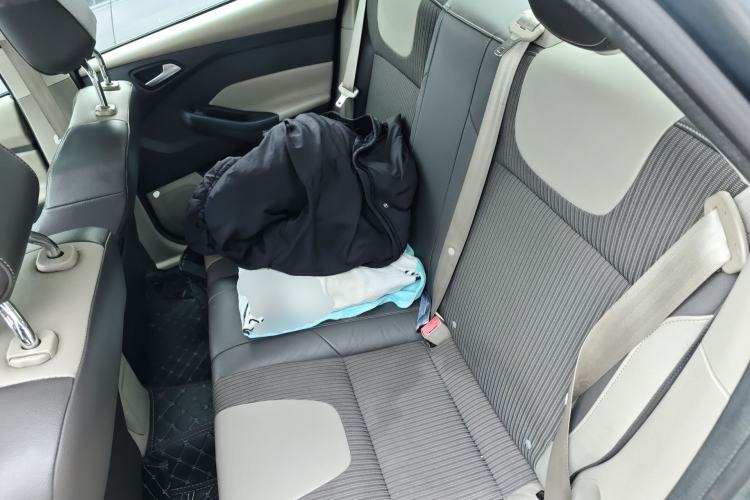 Used Ford Focus 2012 Sedan 1.6L Automatic Fashion Edition