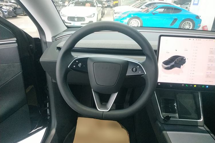 Used Tesla Model Y 2025 Long-Range All-Wheel-Drive Version
