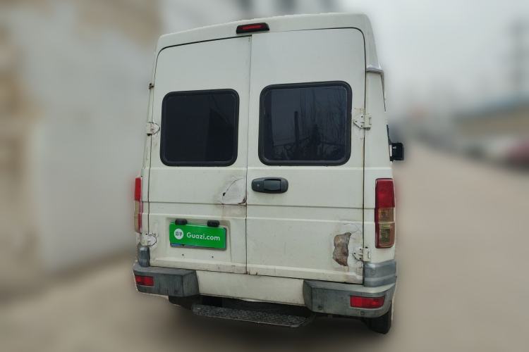 Used Iveco Daily 2017 2.5T A35 Passenger Van 5-7 Seats Model 47Z5