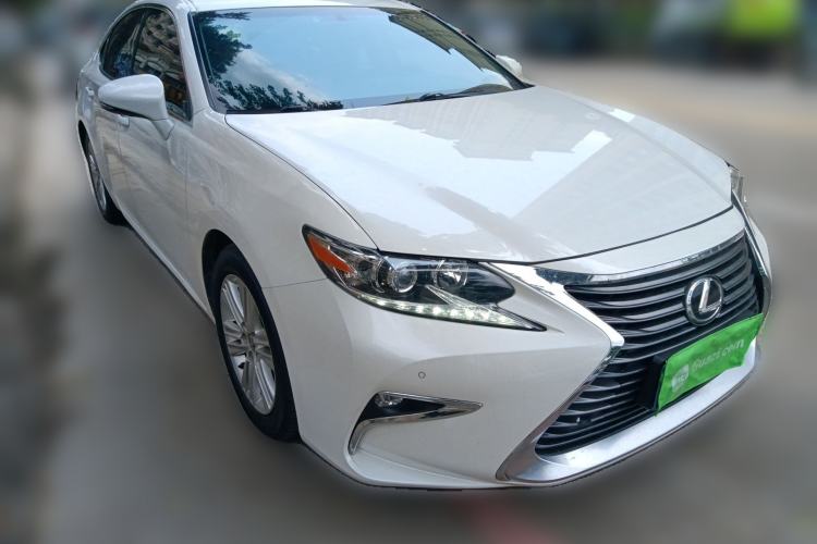 Used Lexus ES 2014 250 Elite Edition Front Right 45 Deg